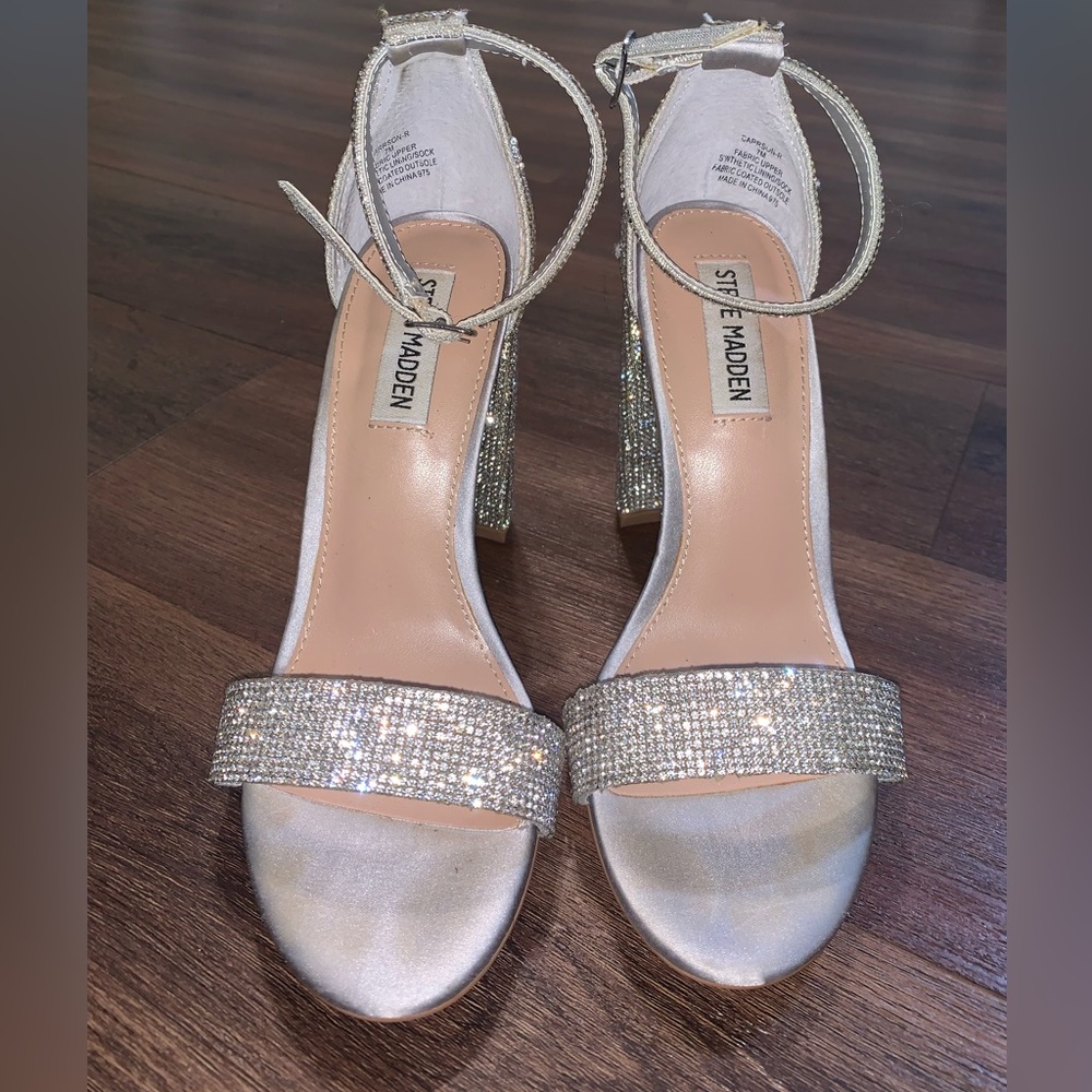 *WORN* *NO BOX* Silver Steve Madden Pumps